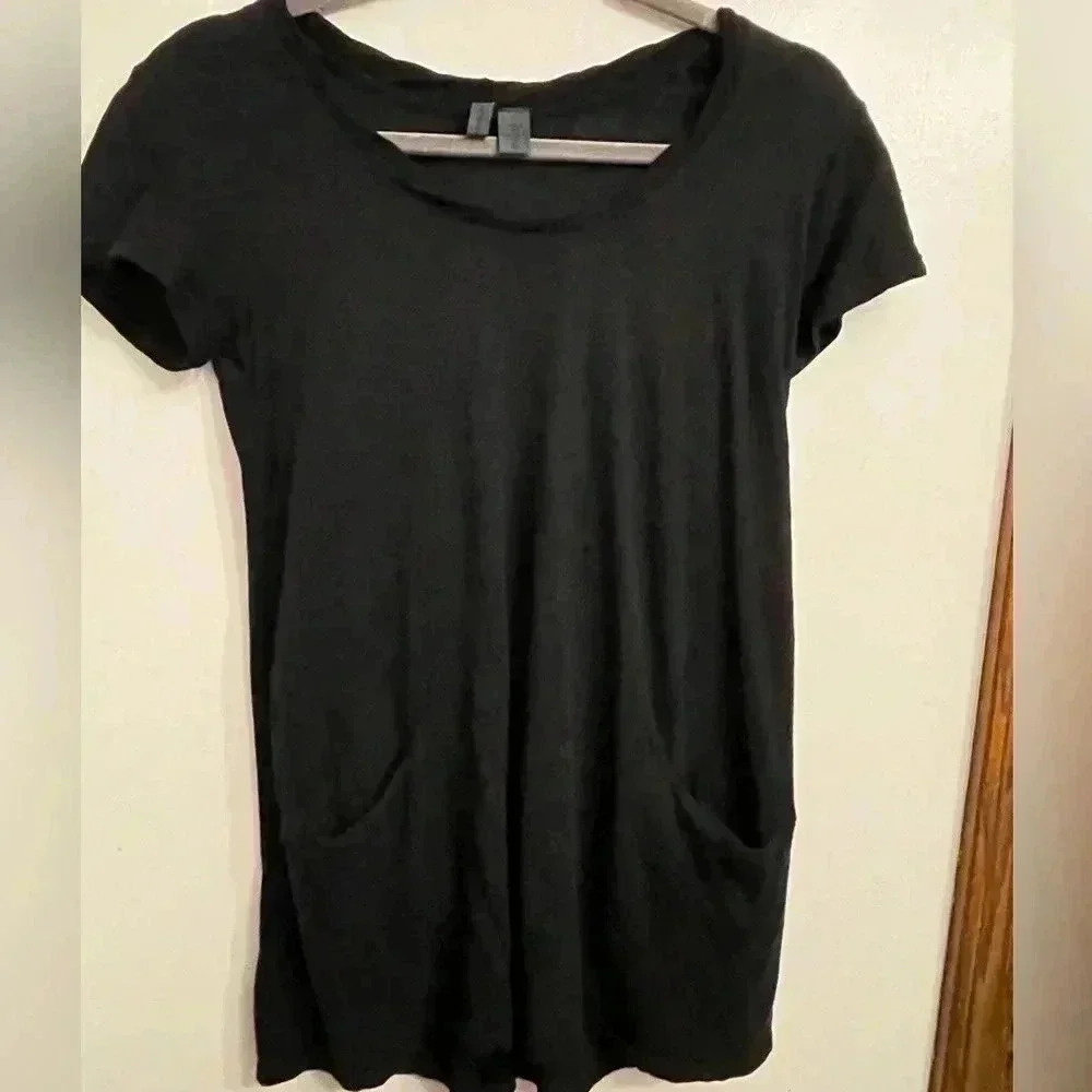 Anthropologie Left of Center Black tunic with back button detailing. XS EUC